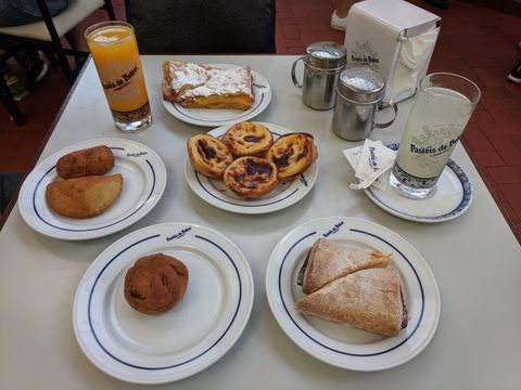 O que comemos na Fábrica dos Pastéis de Belém. Quase nada! rs Foto por Adriano Donato Couto.
