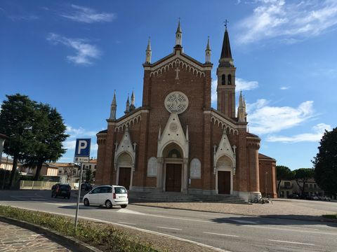 Igreja no município de Trebaseleghe, na Itália. Chiesa della Natività della Beata Vergine Maria (Igreja da Natividade da Beata Virgem Maria) - Trebaseleghe