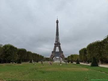 Torre Eiffel a partir do Camps de Mars.