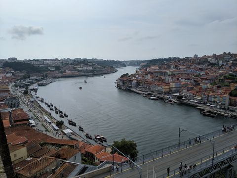 Vista de Porto e Vila Nova de Gaia pelo Mosteiro da Serra do Pilar. Foto por Adriano Donato Couto.