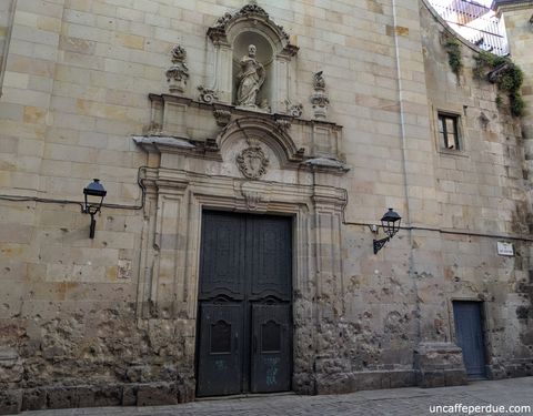 Església de Sant Felip Neri, com fachada danificada por bombardeios. Foto de Adriano Donato Couto.