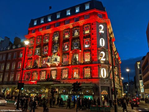 Fachada de Natal da Fortnum & Mason, em Londres.