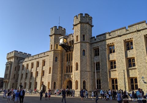 Waterloo Barracks - Tower of London. É aqui que se pode conferir as joias da coroa.