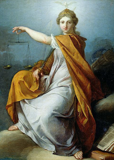 Pintura retratando uma mulher loira, representando a Justiça. Ela está sentada em uma rocha. Atrás dela, uma machete; em uma de suas mãos, uma balança de dois pratos; e na outra mão, uma espada. A mulher usa vestes brancas com uma capa amarela; aos seus pés, há alguns livros; por cima de sua cabeça, uma pomba branca.