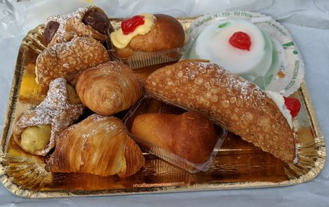 Exemplo de alguns dos quitutes que experimentei na Vecchio Pasticceria Siciliana. Não deixe de conferir o lugar!