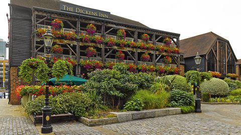 Fachada do The Dickens Inn. Fonte: www.dickensinn.co.uk