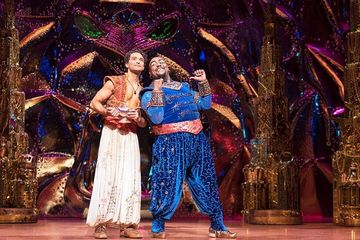 Foto de divulgação do musical Aladdin, em Londres.