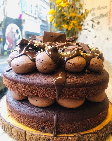 Bolo vegano deslumbrante de chocolate e avelã.