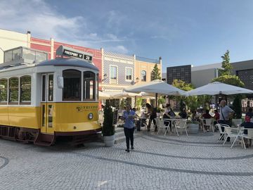 Praça no Lisboa Freeport Fashion Outlet.