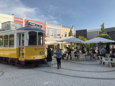 Praça no Lisboa Freeport Fashion Outlet.