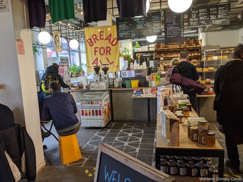 Interior do Today Bread, em Walthamstow (Londres).