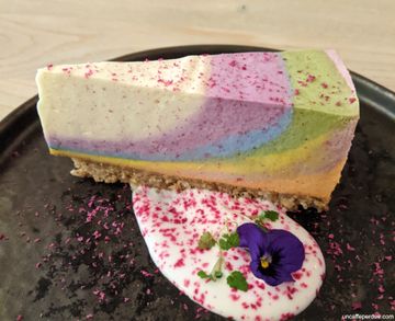 Rainbow cheesecake do Wild Food Café.