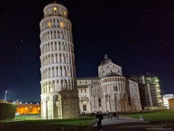 Catedral de Pisa e Torre de Pisa à noite