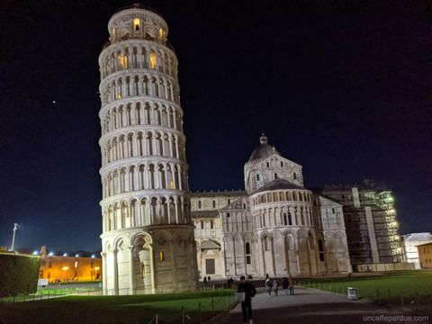 Catedral de Pisa e Torre de Pisa à noite