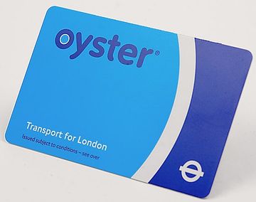 Oyster card. Fonte: Frank Murmann [Public domain]. Link: https://commons.wikimedia.org/wiki/File:Oystercard.jpg