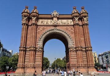 Arc de Triomf, em Barcelona. Foto por Adriano Donato Couto.