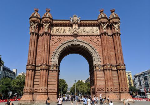 Arc de Triomf, em Barcelona. Foto por Adriano Donato Couto.