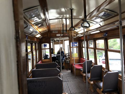 Interior de elétrico da Carris. Foto por Adriano Donato Couto.